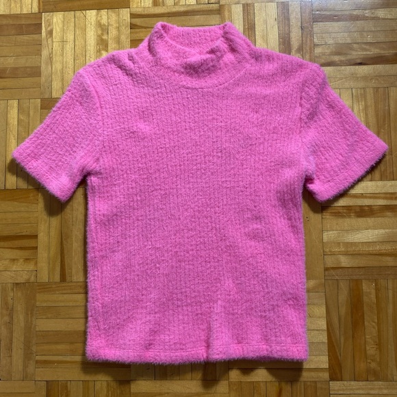 ✨Zara Fuzzy short sleeve sweater top size M✨ - Picture 2 of 5